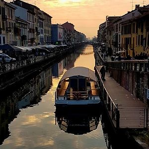 The attic Boheme Navigli - quiet vintage junior suite with cozy balcony 5th floor - metro' verde -green subway Porta Genova